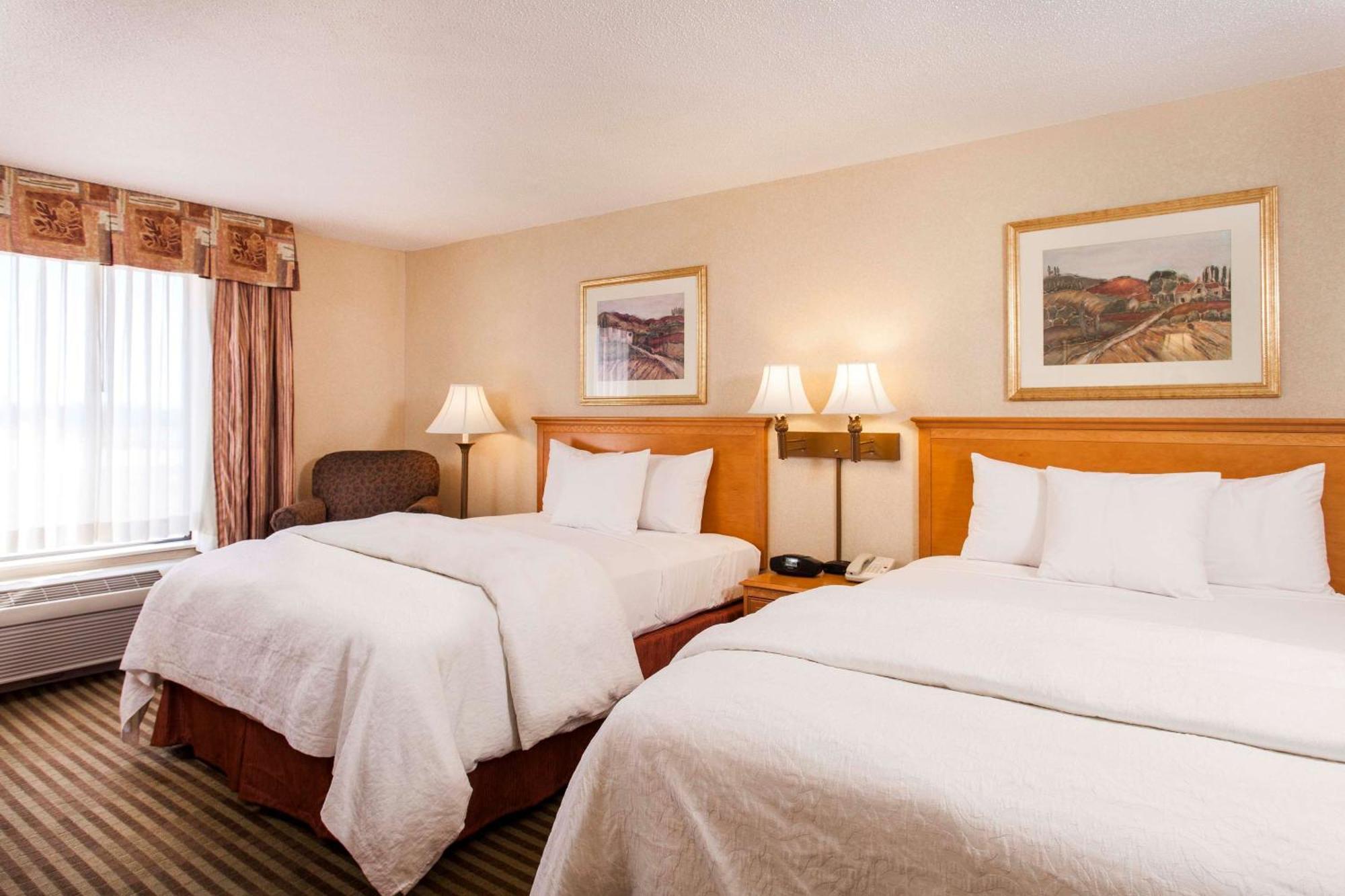 Hampton & Hotel